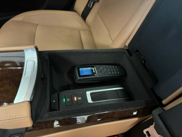 bmw-7-serie-bensin-2011-big-12