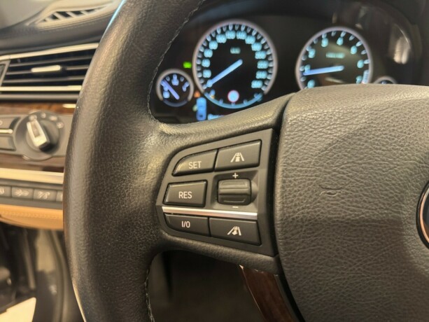 bmw-7-serie-bensin-2011-big-40