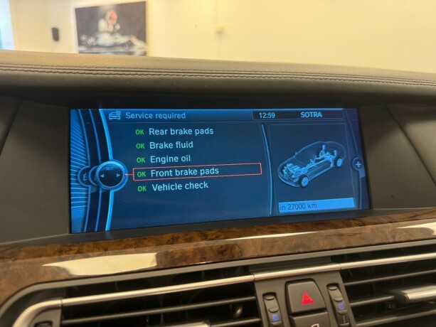 bmw-7-serie-bensin-2011-big-36