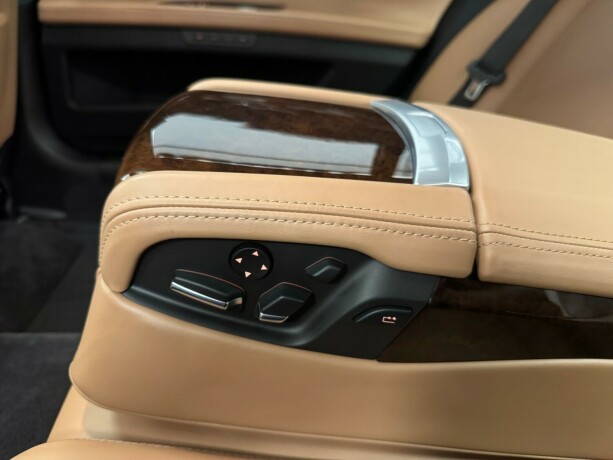 bmw-7-serie-bensin-2011-big-20