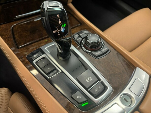 bmw-7-serie-bensin-2011-big-28