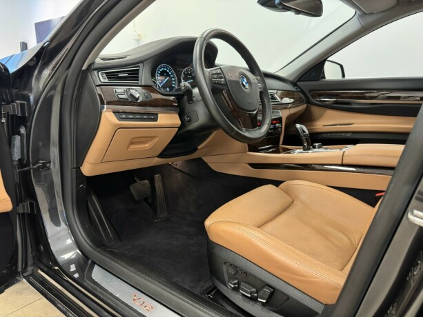 bmw-7-serie-bensin-2011-big-8