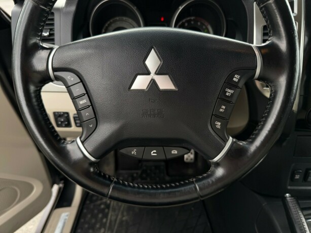 mitsubishi-pajero-diesel-2015-big-21