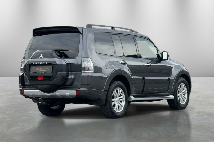 mitsubishi-pajero-diesel-2015-big-4