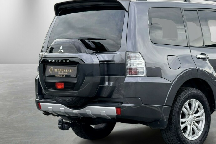 mitsubishi-pajero-diesel-2015-big-5