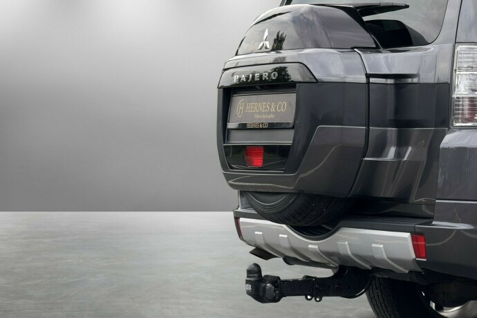 mitsubishi-pajero-diesel-2015-big-8