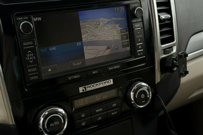 mitsubishi-pajero-diesel-2015-big-28