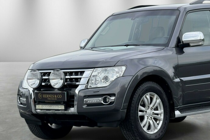 mitsubishi-pajero-diesel-2015-big-1