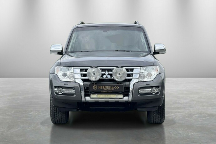 mitsubishi-pajero-diesel-2015-big-2