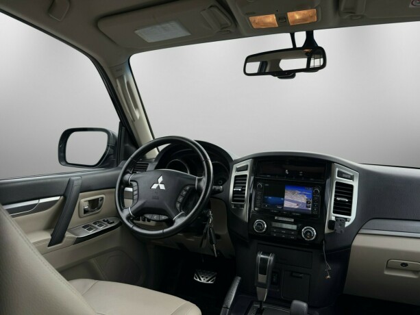 mitsubishi-pajero-diesel-2015-big-19