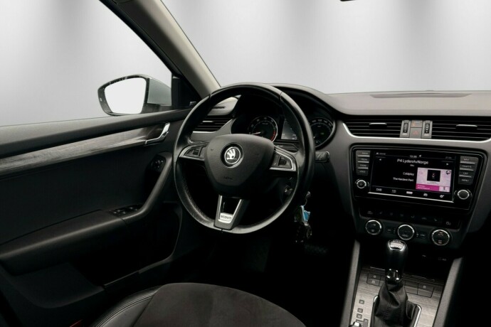 skoda-octavia-bensin-2016-big-13