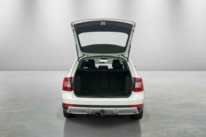 skoda-octavia-bensin-2016-big-10