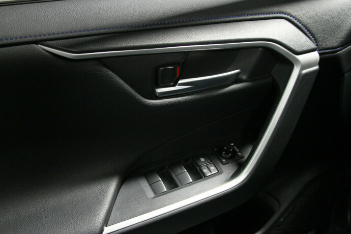 toyota-rav4-elektrisitetbensin-2020-big-16
