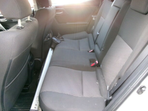 toyota-auris-elektrisitetbensin-2013-big-7