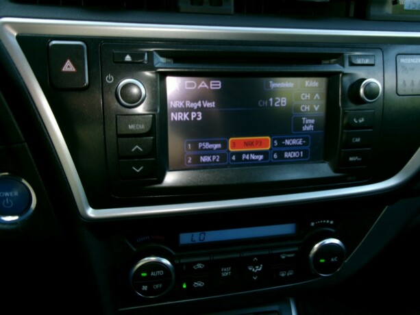 toyota-auris-elektrisitetbensin-2013-big-11