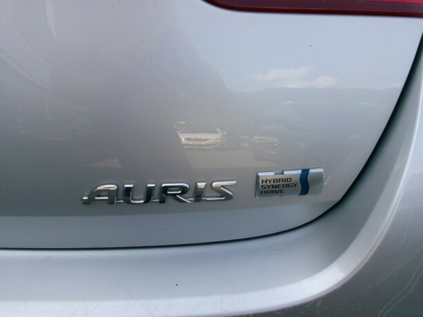 toyota-auris-elektrisitetbensin-2013-big-6