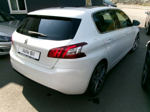 peugeot-308-bensin-2014-big-4