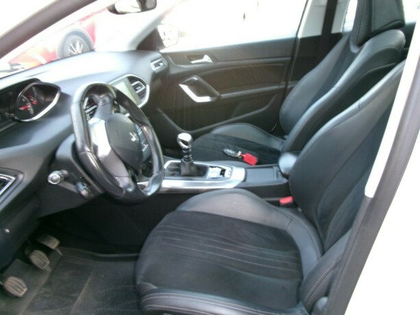 peugeot-308-bensin-2014-big-6