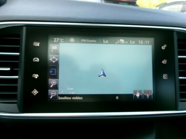 peugeot-308-bensin-2014-big-11