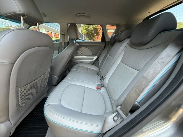 kia-soul-elektrisitet-2015-big-29