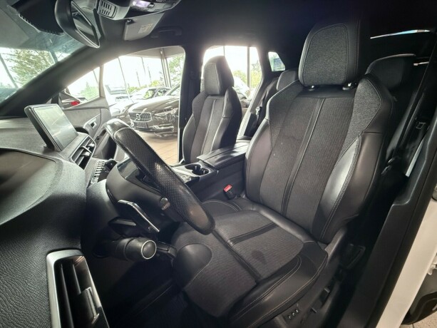 peugeot-3008-bensin-2018-big-12