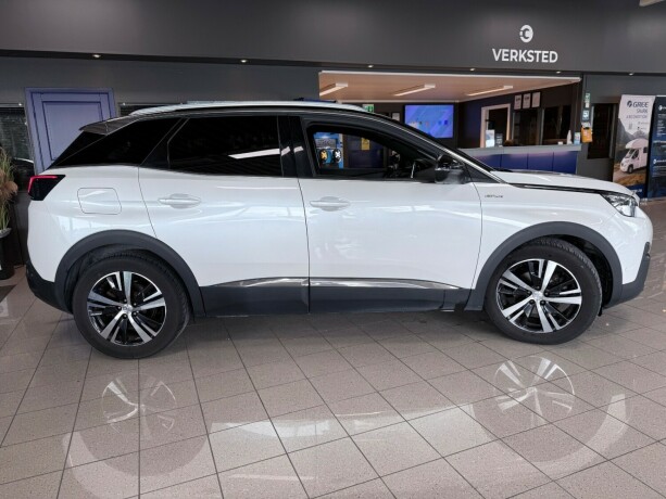 peugeot-3008-bensin-2018-big-7