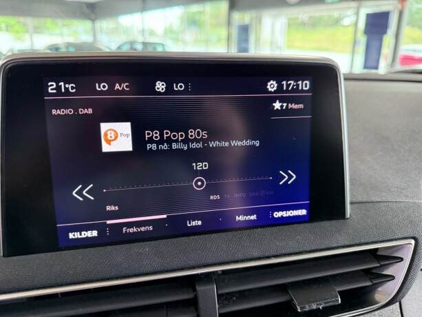 peugeot-3008-bensin-2018-big-25
