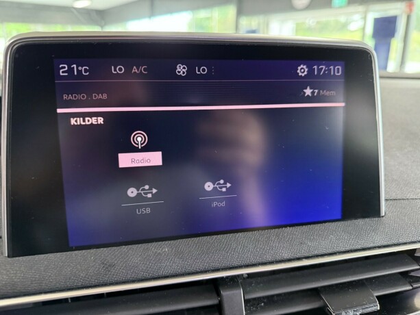 peugeot-3008-bensin-2018-big-26