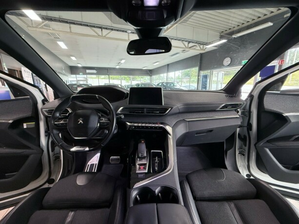 peugeot-3008-bensin-2018-big-15