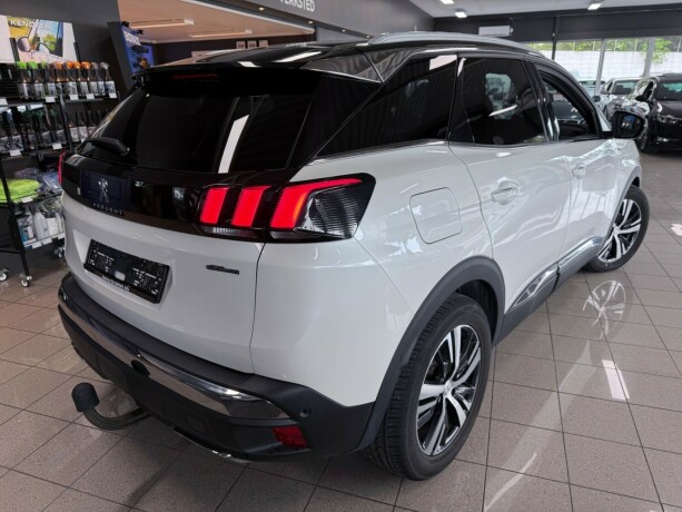 peugeot-3008-bensin-2018-big-6
