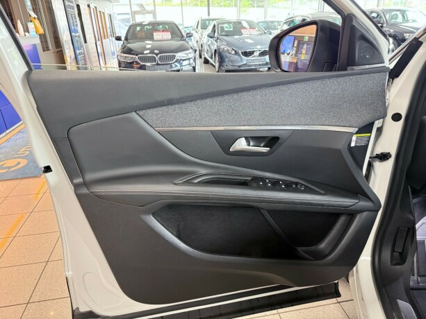 peugeot-3008-bensin-2018-big-9