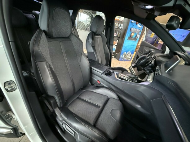 peugeot-3008-bensin-2018-big-33