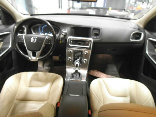 volvo-v60-elektrisitetdiesel-2016-big-3