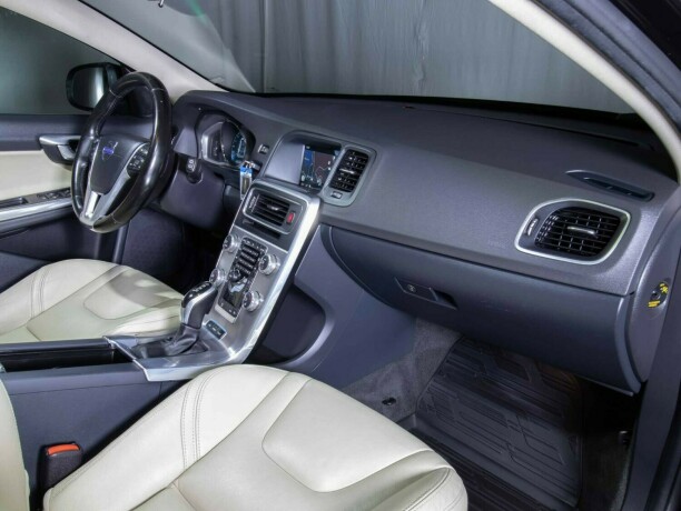 volvo-v60-elektrisitetdiesel-2016-big-18