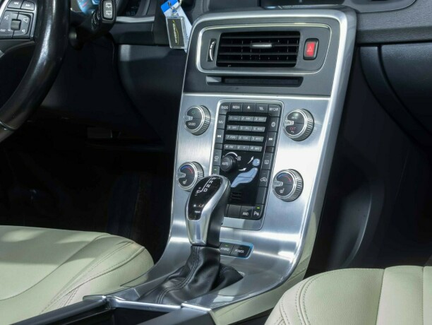 volvo-v60-elektrisitetdiesel-2016-big-19