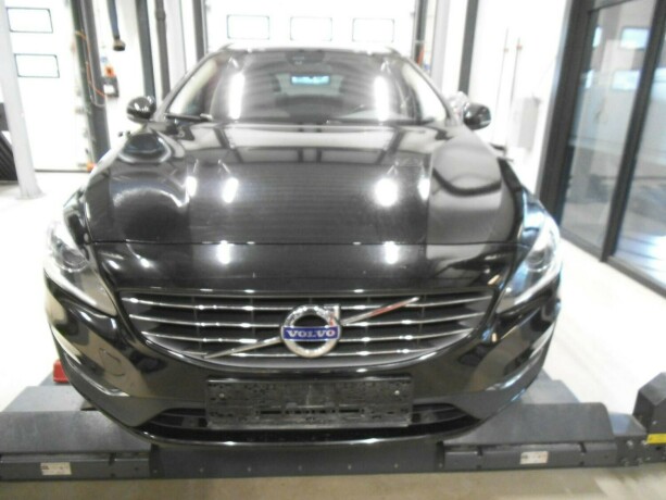 volvo-v60-elektrisitetdiesel-2016-big-0