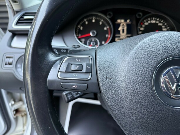 volkswagen-passat-bensin-2012-big-14
