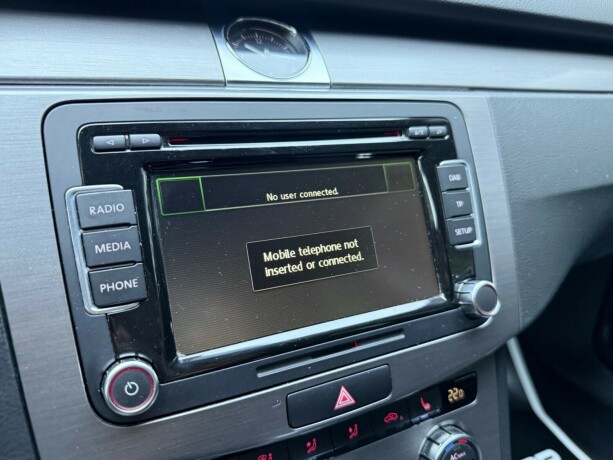 volkswagen-passat-bensin-2012-big-22