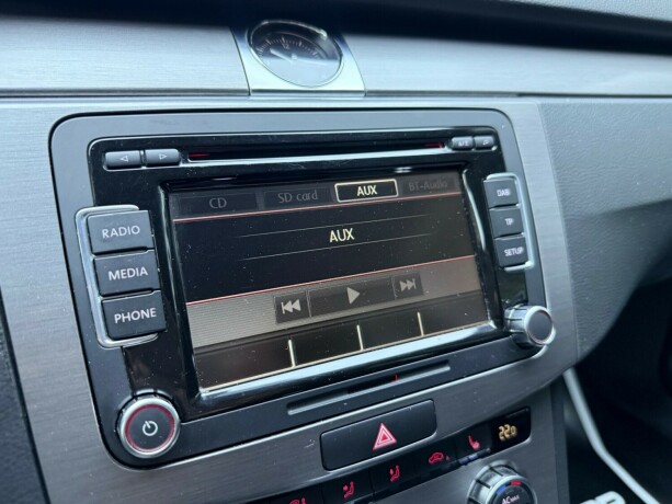 volkswagen-passat-bensin-2012-big-23