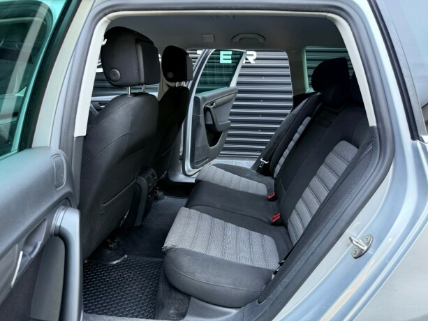 volkswagen-passat-bensin-2012-big-30