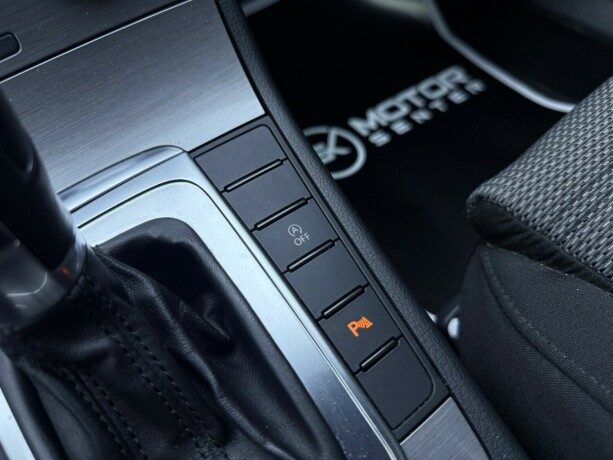 volkswagen-passat-bensin-2012-big-27