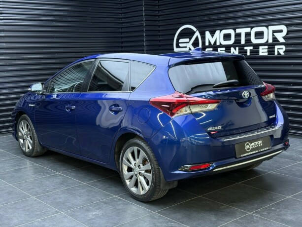 toyota-auris-elektrisitetbensin-2017-big-1