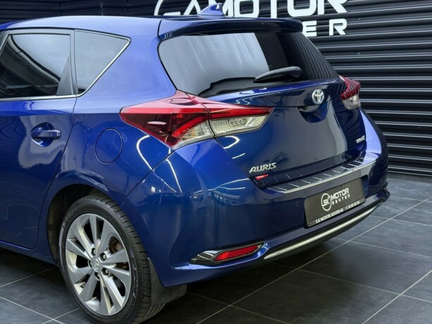 toyota-auris-elektrisitetbensin-2017-big-5