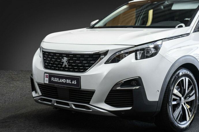 peugeot-5008-diesel-2018-big-1