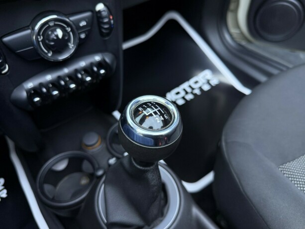 mini-cooper-bensin-2011-big-19