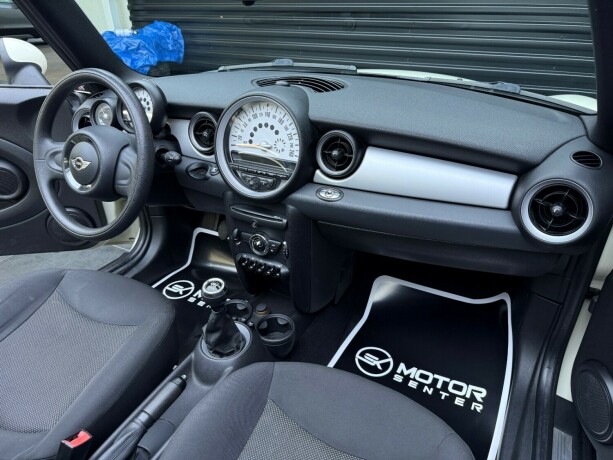 mini-cooper-bensin-2011-big-12
