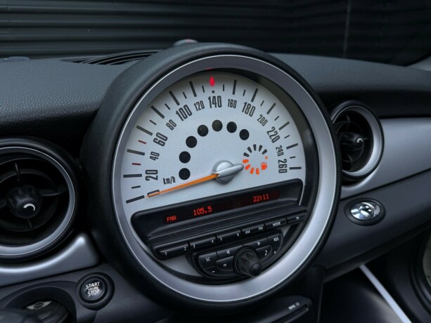 mini-cooper-bensin-2011-big-16
