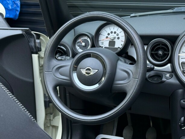 mini-cooper-bensin-2011-big-13