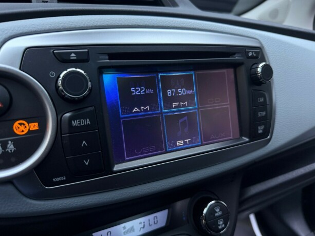 toyota-yaris-elektrisitetbensin-2012-big-18