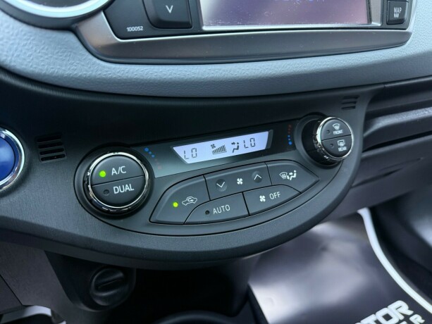 toyota-yaris-elektrisitetbensin-2012-big-21